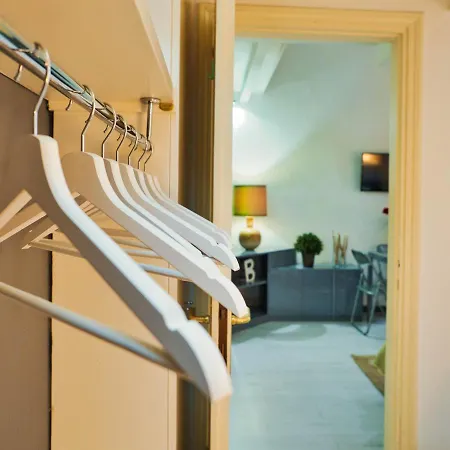 Nona Lakeside At Patrician * בלאג'יו