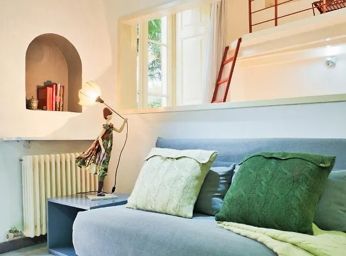 Nona Lakeside At Patrician Apartment *