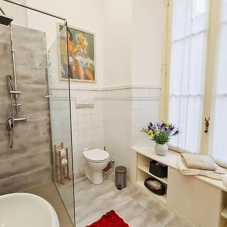 Nona Lakeside At Patrician Apartmán *